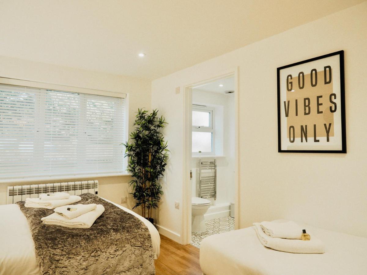 Private Parking Stylish Great Location Apartman Guildford Kültér fotó