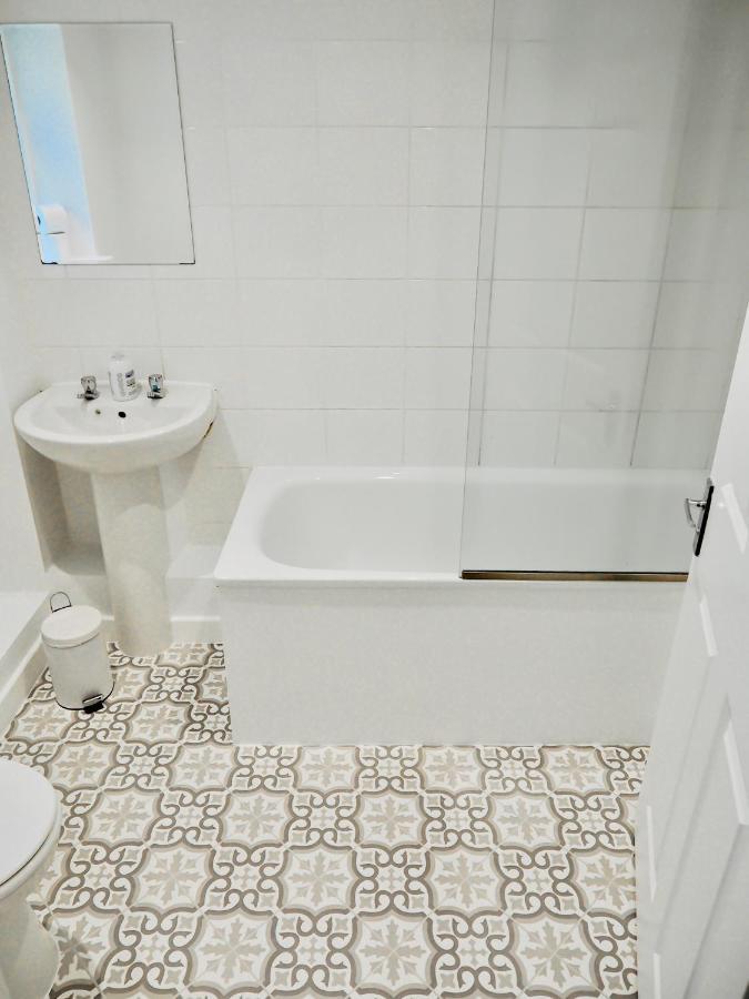 Private Parking Stylish Great Location Apartman Guildford Kültér fotó