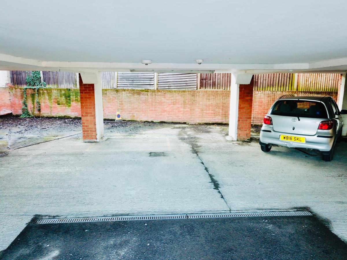 Private Parking Stylish Great Location Apartman Guildford Kültér fotó